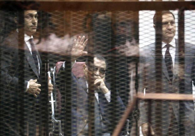 Sąd skazał Mubaraka i jego synów na trzy lata więzienia