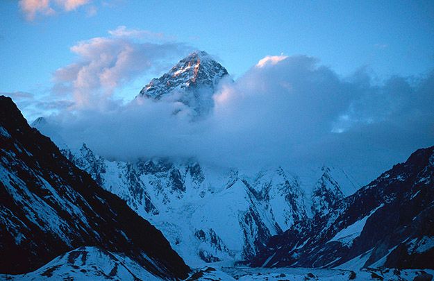 Alpinista Mike Horn umieścił w sieci film ze zdegradowaną siłami natury głową ludzką