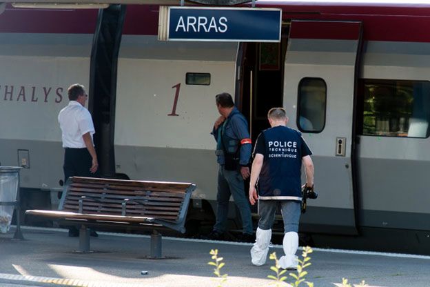 Uzbrojony napastnik w pociągu Thalys. Trzy osoby ranne