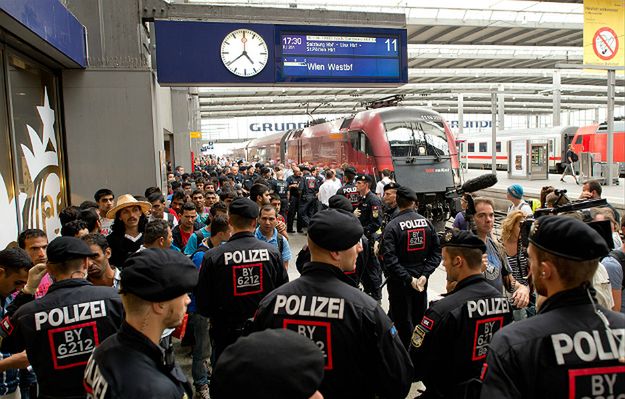 Monachium zmaga się z falą uchodźców i apeluje o pomoc. "Sytuacja jest dramatyczna"