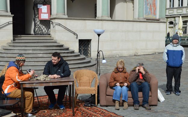 Niezwykły spektakl na poznańskim Rynku. Celem niepełnosprawnych aktorów jest występ na scenie