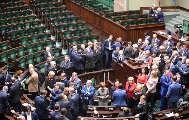 Kancelaria Sejmu: nie ma decyzji o ukaraniu posłów, sprawa otwarta