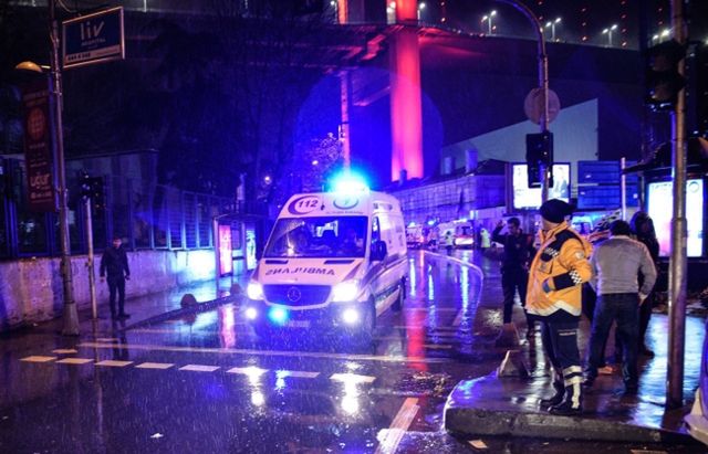 Trwają poszukiwania zamachowca na klub nocny w Stambule