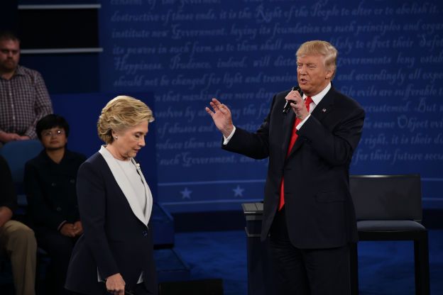 Donald Trump znowu atakuje Hillary Clinton, odrzuca poparcie Ku-Klux-Klanu