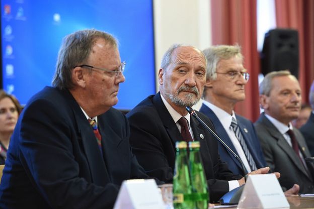 Politycy komentują konferencję podkomisji badającej katastrofę smoleńską. Rabiej: mistrzostwo manipulacji