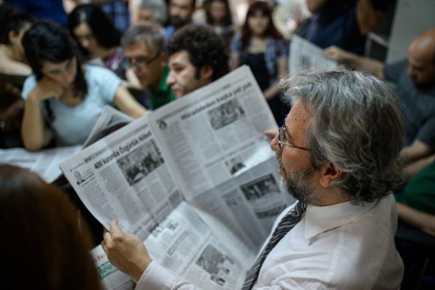 Tureckie władze kazały aresztować kierownictwo opozycyjnego dziennika. Zatrzymano już redaktora naczelnego