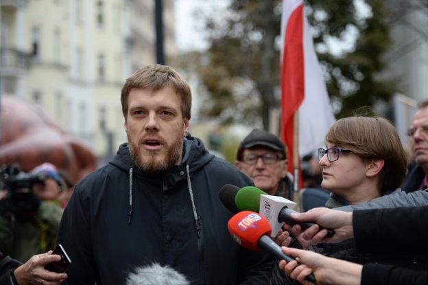 Partia Razem w Przemyślu nie mogła wywiesić plakatów przed spotkaniem z Adrianem Zandbergiem