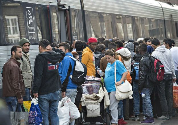Służby imigracyjne w Europie demaskują "nieletnich" uchodźców. Ale problem jest delikatny