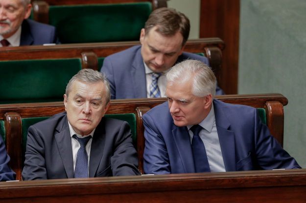 Niepokorni ministrowie rozsadzą rząd PiS? Eksperci: burza w szklance wody