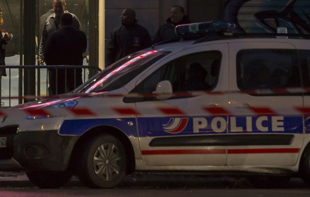 Uzbrojony napastnik przetrzymywał 7 osób w biurze w Paryżu