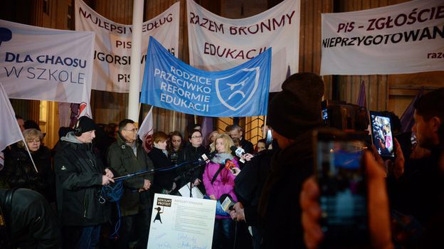 Rodzice protestują i nie posyłają dzieci do szkoły. "Akcja będzie trwać do skutku"