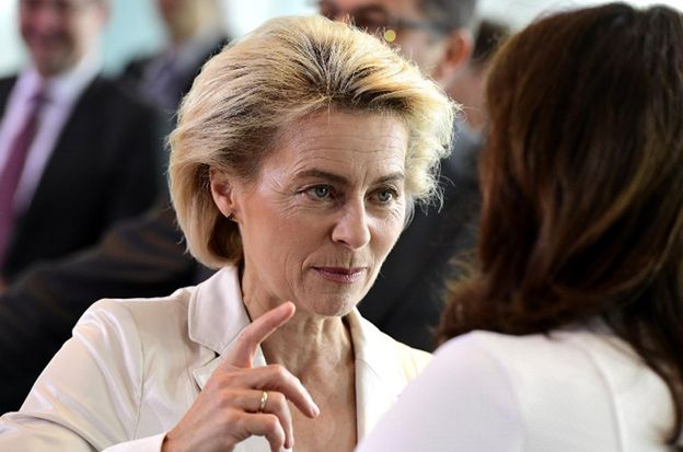 Minister obrony chce otworzyć Bundeswerę na uchodźców z Syrii