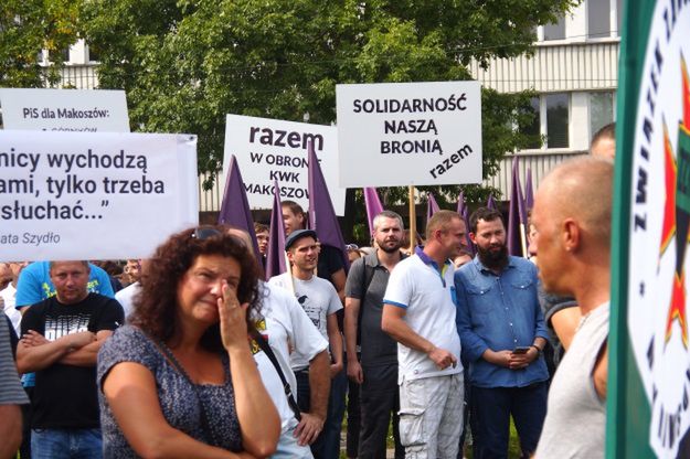 Mocne słowa pod adresem premier Beaty Szydło. "Chowa głowę w piasek. Czujemy się oszukani"