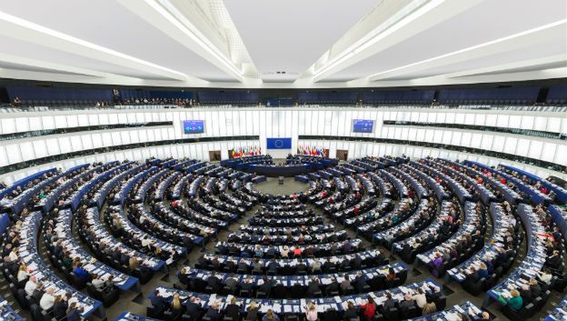 Europarlament finansował partię podejrzewaną o neonazizm. Jest dochodzenie