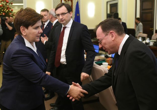 Sondaż: niemal połowa Polaków źle ocenia działania rządu Beaty Szydło