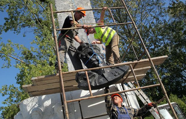 Ministerstwo Spraw Zagranicznych odpowiada na słowa Siergieja Ławrowa o radzieckich pomnikach. "Wyrażamy żal, że strona rosyjska uważa za właściwe kultywowanie tradycji okresu komunizmu"