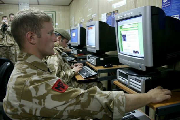 NATO rozważa uznanie cyberprzestrzeni za sferę działań wojennych