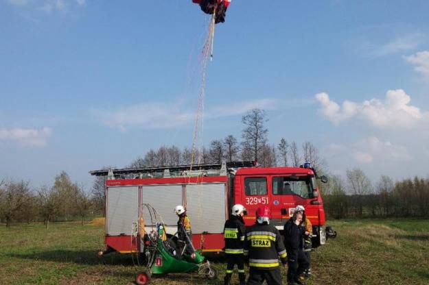 Pijany motolotniarz zahaczył o linię energetyczną w Mościenicy