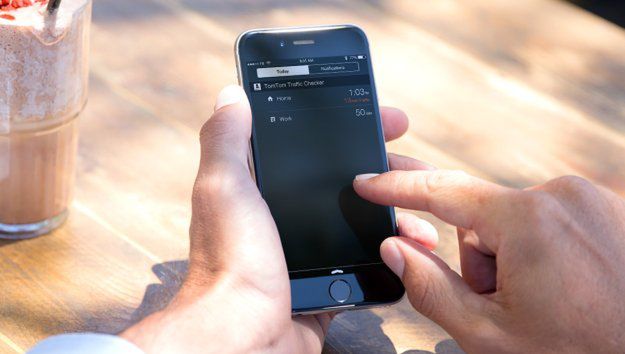 Aplikacja TomTom MyDrive wzbogacona o usługę Traffic Checker