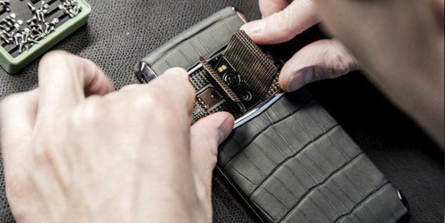 New Signature Touch - topowy smartfon od marki Vertu