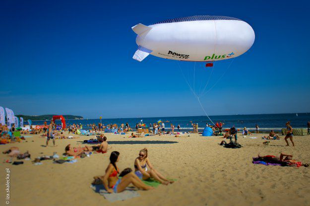 Sterowce z darmowym internetem nad plażami