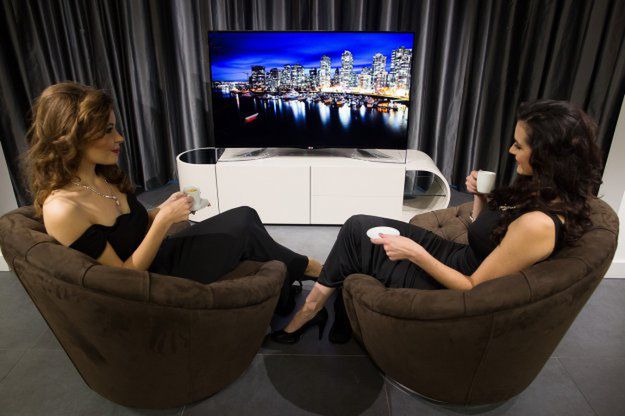 Zakrzywiony LG OLED z kryształami Swarovskiego