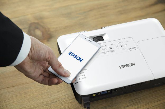 Projektory dla biznesu Epson EB-1700 i EB-2000