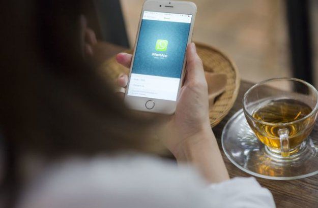 Fałszywa aplikacja WhatsApp