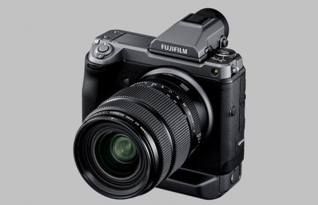 Fujifilm GFX100 - bezlusterkowiec z matrycą 102 megapikseli