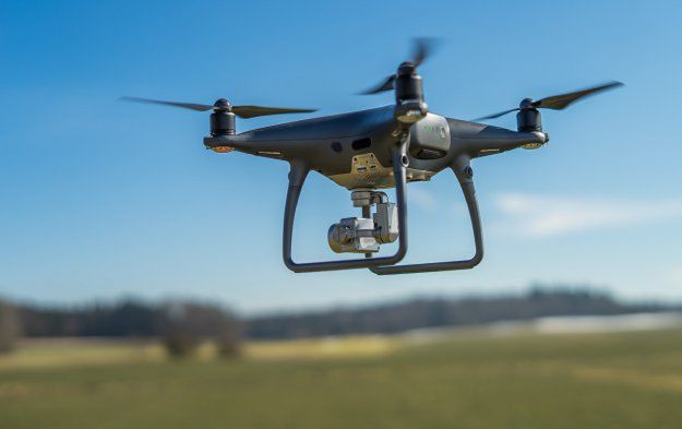 Indie: szczepionki na COVID-19 transportowane dronem