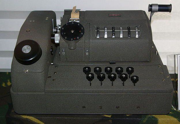 Jak podsłuchać 100 krajów?