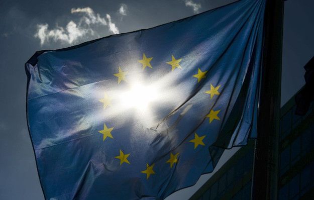 PO pyta o flagę UE przed gabinetem marszałka Senatu