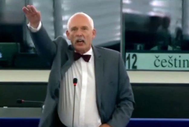 Janusz Korwin-Mikke "hajluje" w Parlamencie Europejskim