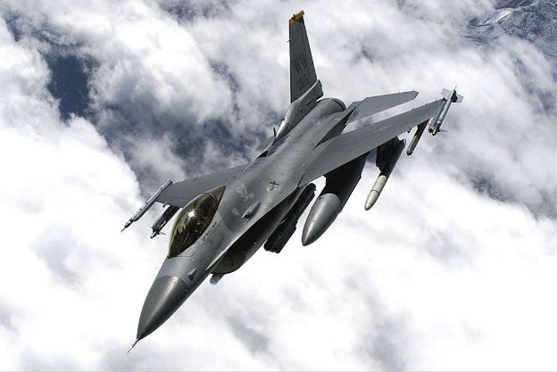 Amerykański F-16 runął na ziemię w Niemczech. Przenosił 6 ćwiczebnych bomb