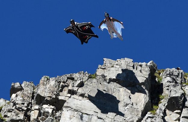 Skoki jednej szansy. Operator GROM o fascynacji wingsuit BASE jumpingiem