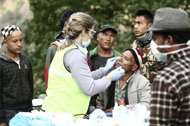 Polscy lekarze z pomocą w Nepalu: ciągle brakuje leków i środków opatrunkowych