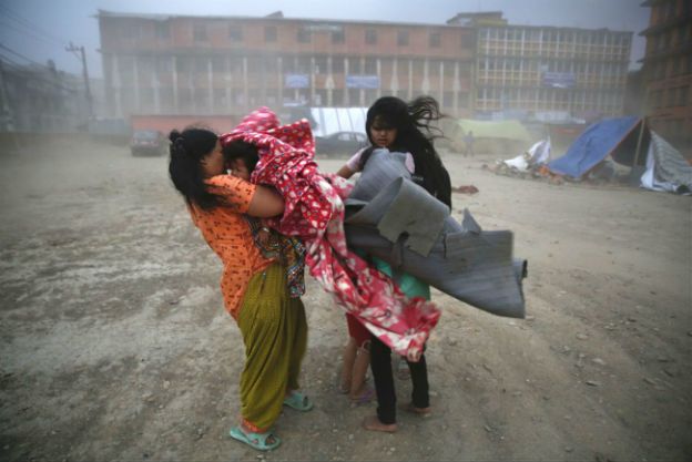Osuwisko w Nepalu zablokowało rzekę; tysiące ludzi ewakuowanych