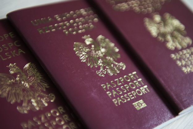 Terroryści z ISIS używają fałszywych paszportów, aby przedostać się do Europy