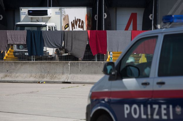 Austria: kolejna ciężarówka z uchodźcami, troje dzieci w szpitalu