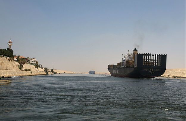 Korek na Kanale Sueskim - zderzyły się dwa kontenerowce