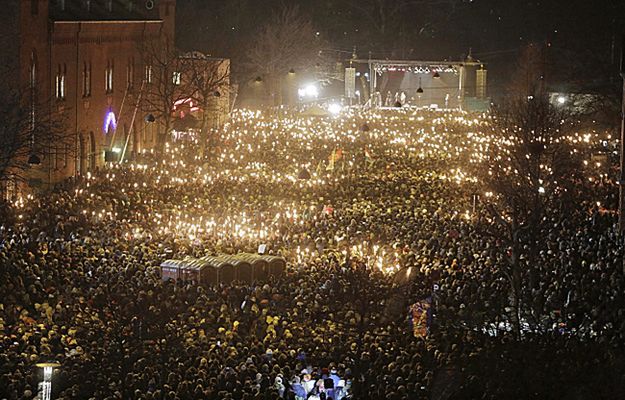 30 tys. osób wyszło na ulice, by złożyć hołd ofiarom zamachów w Danii