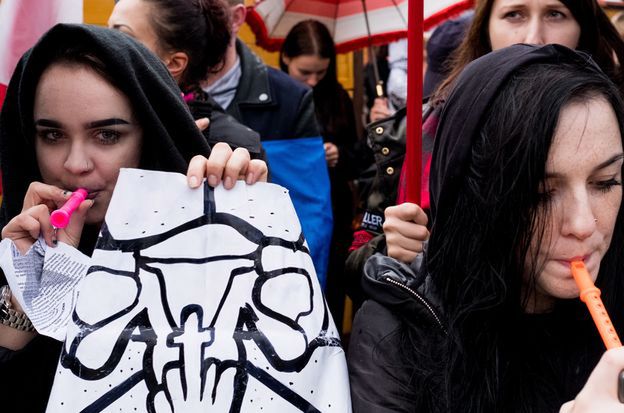 ONR chce ukarania uczestników marszów przeciwko zakazowi aborcji. Partia Razem reaguje