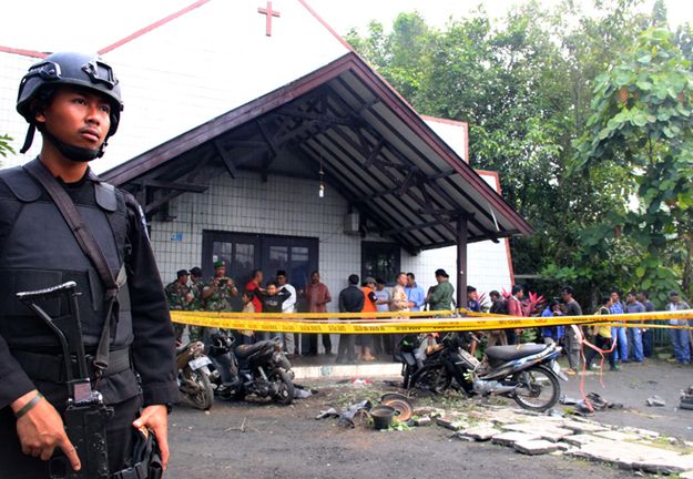 Dwuletnia dziewczynka zginęła po ataku na kościół w Indonezji