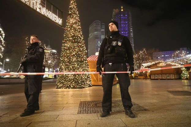 Zamach w Berlinie. Okres świąteczny szczególnie "atrakcyjny" dla terrorystów islamskich. Na tym może się nie skończyć
