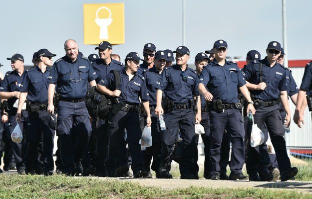 Masowe zatrucie funkcjonariuszy na ŚDM. 58-osobowy oddział jechał do Brzegów