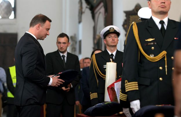 Andrzej Duda i Beata Szydło przemawiali na pogrzebie "Inki" i "Zagończyka". "Przywracamy godność państwu polskiemu"