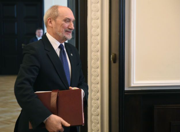 Antoni Macierewicz powoła komisję, która wznowi badanie katastrofy smoleńskiej. W czwartek poznamy pełny skład, wiadomo już, kto będzie przewodniczącym