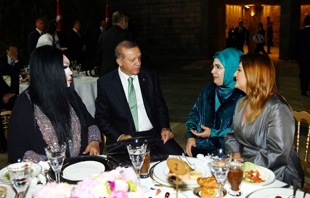 Prezydent Turcji zjadł posiłek z Bulent Ersoy, najbardziej znanym transseksualistą w kraju