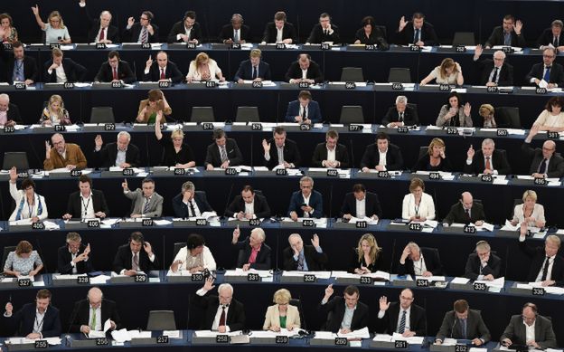 Parlament Europejski przyjął rezolucję krytykującą Polskę