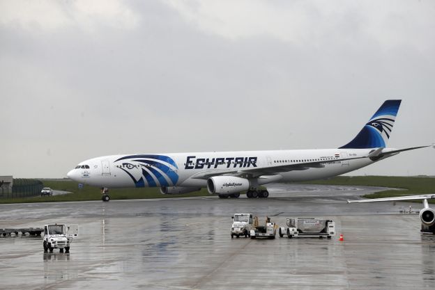 Egipski komitet śledczy: odnaleziono skupiska szczątków samolotu Egypt Air